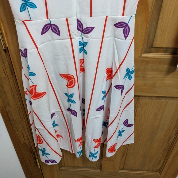 Zapaka Retro Inspired but brand new and adorable 🥰 tulip Sun dress - Picture 4 of 5